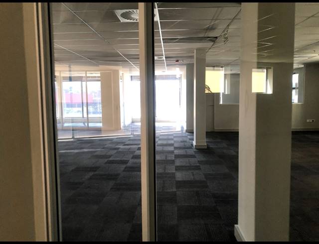 1,433M² OFFICE TO LET IN WAVERLEY